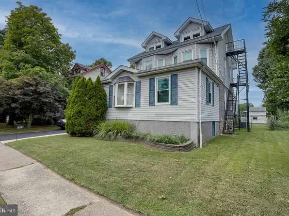 555 13th Ave, Prospect Park, PA 19076