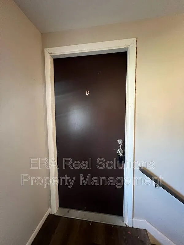 2 bed, 1.0 bath, 860 sqft, $1,000 — Photo 2