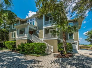 17 Fairway Village Ln, Isle Of Palms, SC 29451