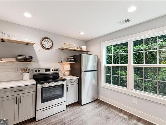 4th image of 302 Teal Ct #302