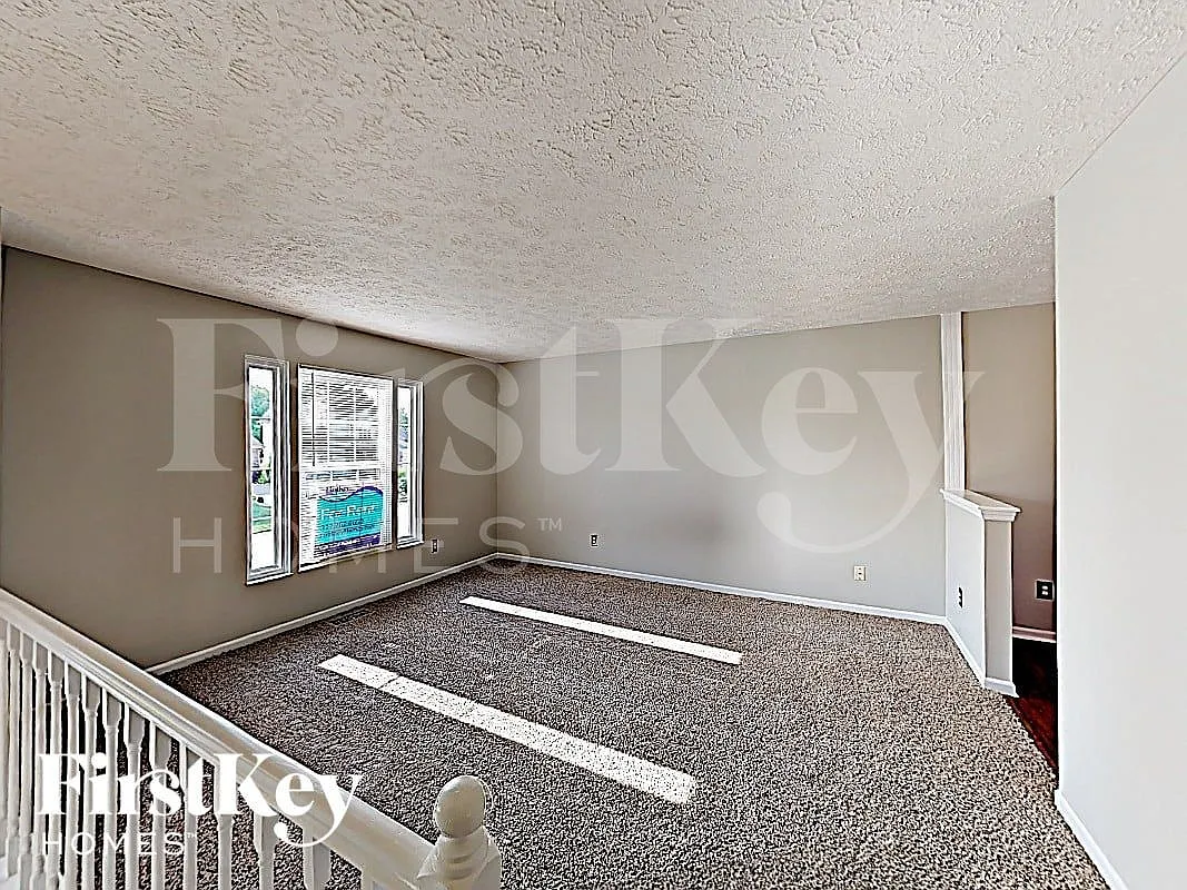 3 bed, 1.5 bath, 1988 sqft, $2,535 — Photo 3