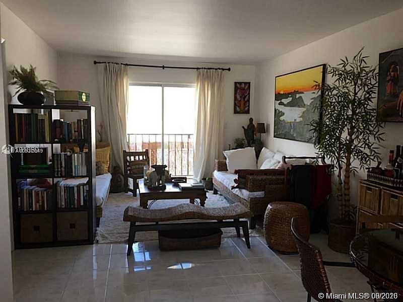 1st image of 821 Euclid Ave APT 302