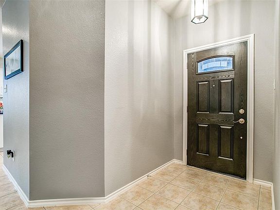 3rd image of 3829 Summersville Ln