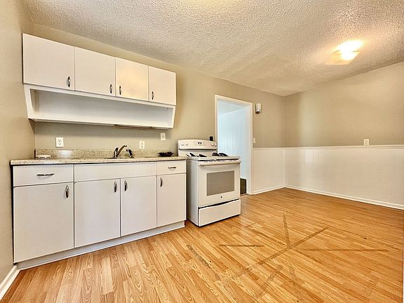 5th image of 514 E Center St APT 4
