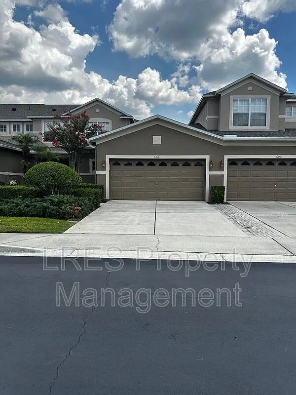 3 bed, 2.5 bath, 1700 sqft, $2,400 — Photo 1