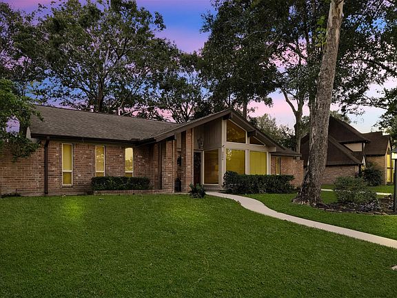 2nd image of 3006 Cedar Knolls Dr