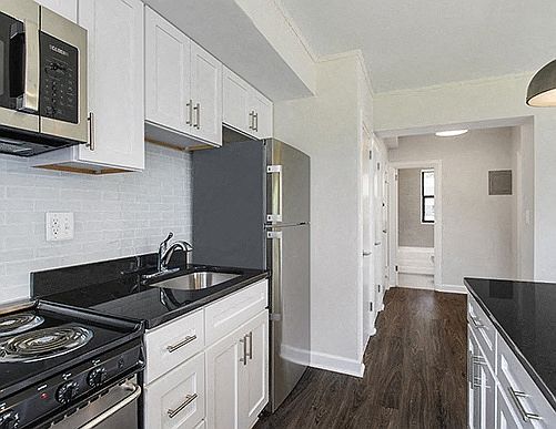 3rd image of 54 Crescent Rd #52