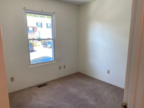 4th image of 184 Clover Valley Cir #184