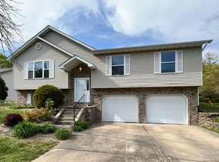 17 Autumn Glen Dr, Glen Carbon, IL