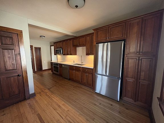 4th image of 1221 Nutwood St
