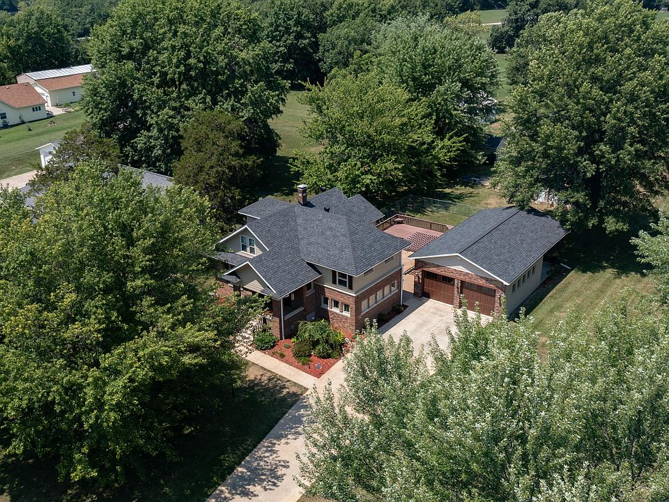 1st image of 411 W Urbandale Dr