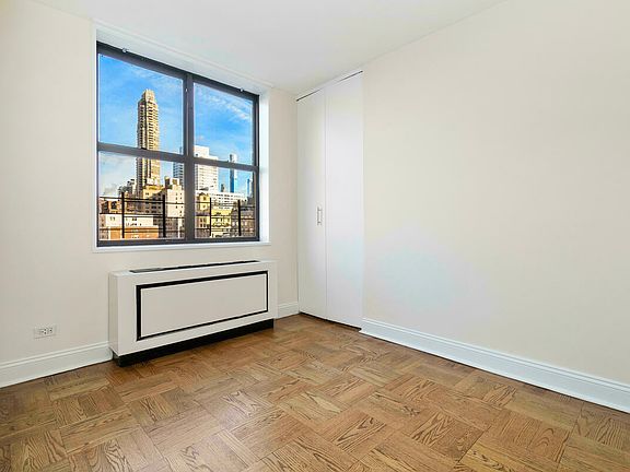 3rd image of 400 E 71st St APT 17d