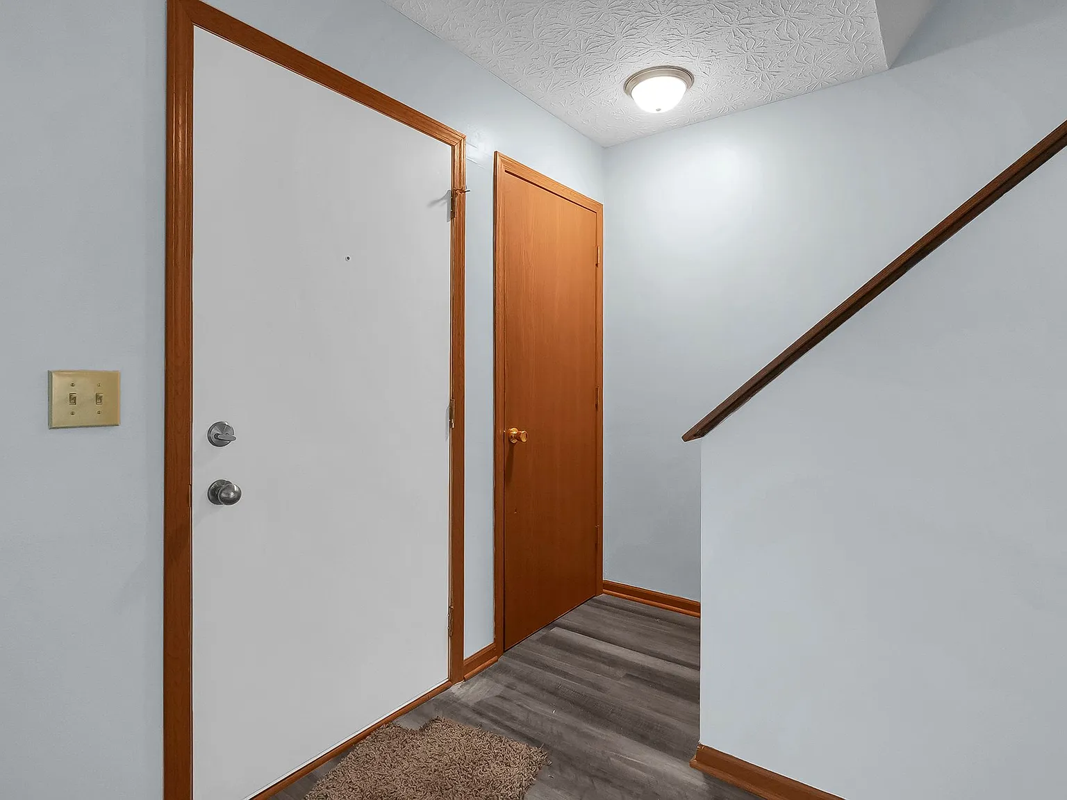 Riverbend Rd Apts - 1726 — Photo 3