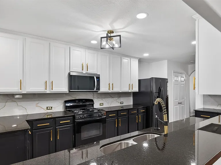 15807 Sonoma Park Dr — Photo 15