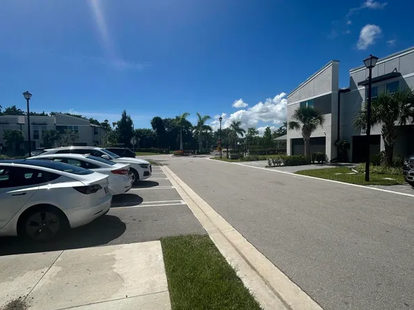 5630 N Enclave Dr, West Palm Beach, FL 33407