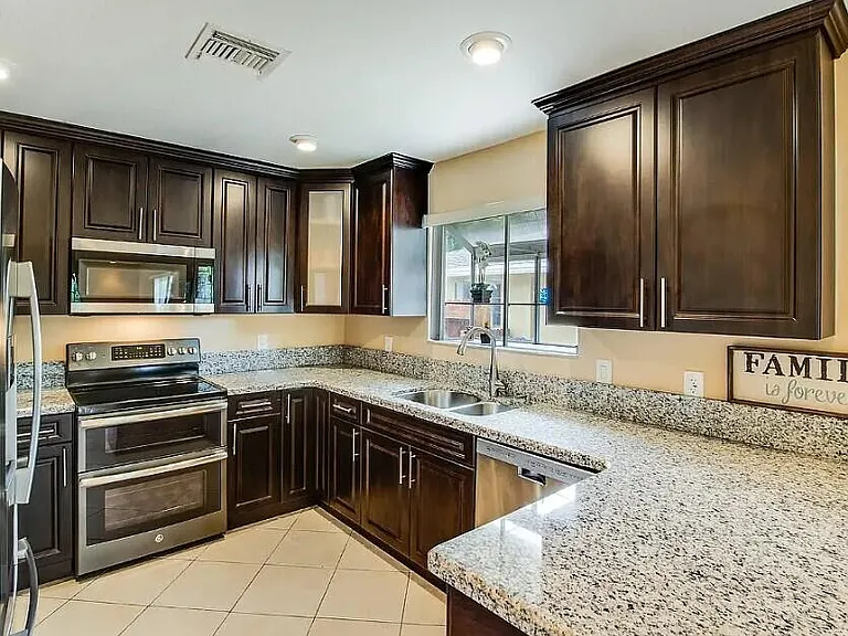 1251 Rowayton Cir — Photo 1