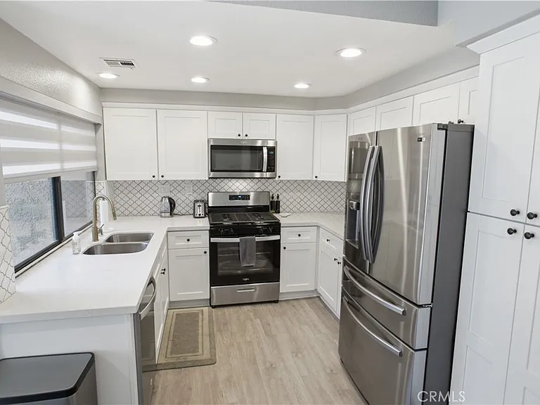 24 Rock Cliff Pl — Photo 6
