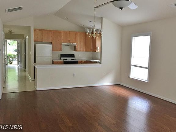 3rd image of 930 Barksdale Ln