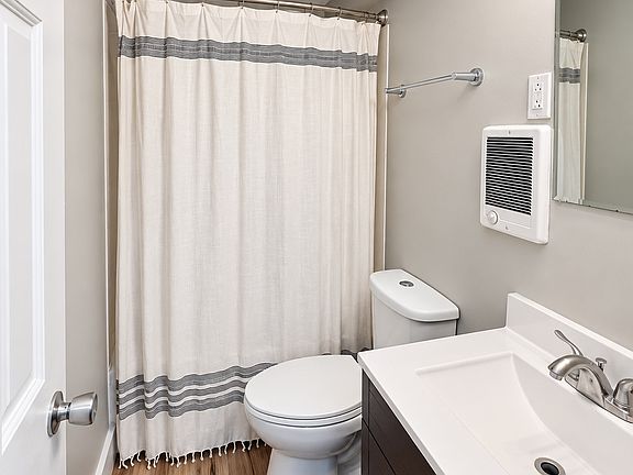 5th image of 816 W Washington Blvd #1
