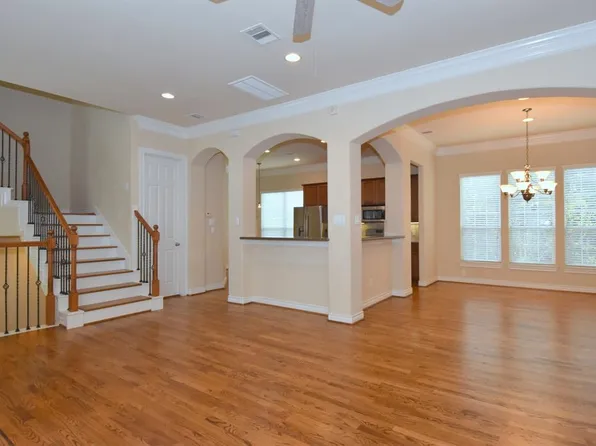 8806 Lakeshore Bend Dr, Houston, TX 77080