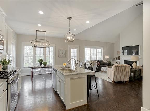 4th image of 12900 Carters Hill Pl
