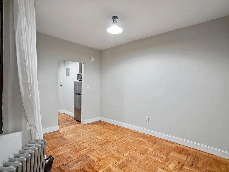 715 E 5th St #3C — Photo 11