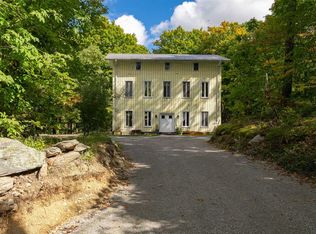 90 Beaver Rd, Red Hook, NY 12571