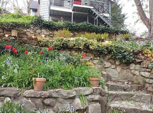 7424 Gatewood Rd SW, Seattle, WA 98136