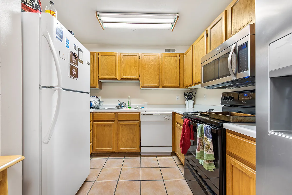 Building Photo - 835 N 50 E #322