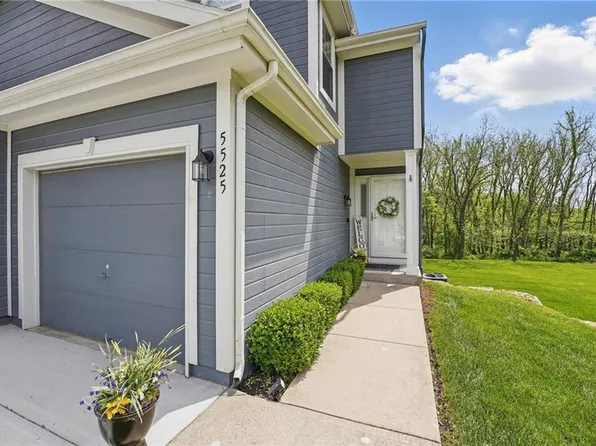5525 NW Moonlight Meadow Dr, Lees Summit, MO 64064