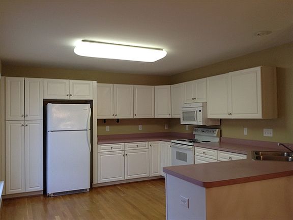 3rd image of 3318 Village Dr