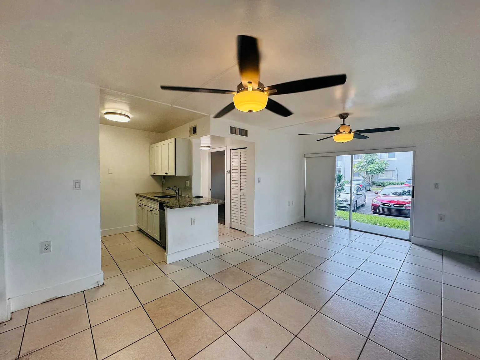 1 bed, 1.0 bath, 530 sqft, $1,350 — Photo 2