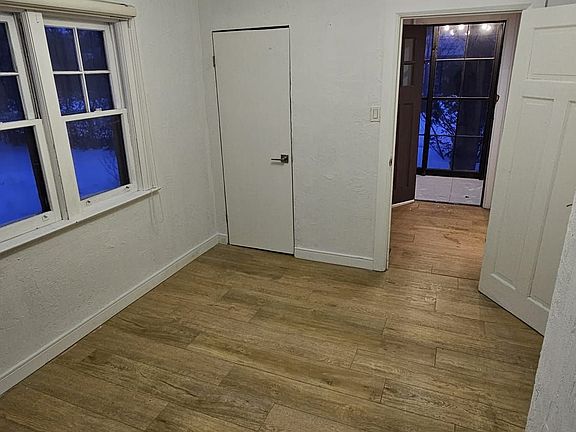 4th image of 233 Ellerslie Ave