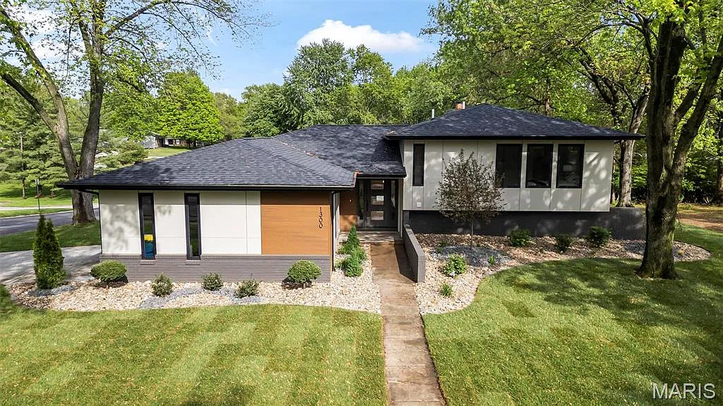 1300 Esic Dr photo 1
