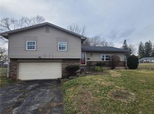 3515 Camelot Rd, Dayton, OH 45426