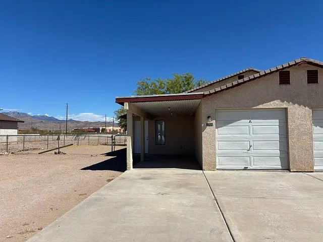 3 bed, 2.0 bath, 1893 sqft, $1,300 — Photo 1