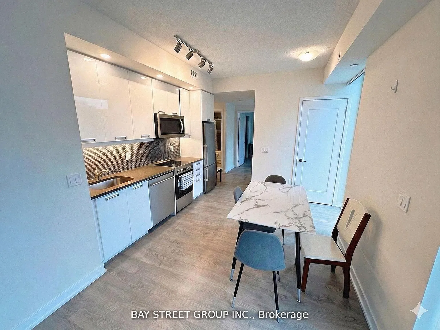 3 bed, $2,900 — Photo 3
