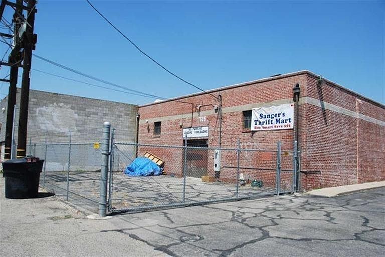 2nd image of 725 Academy Ave