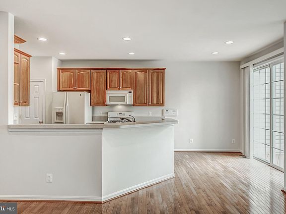 5th image of 8908 Purple Lilac Cir