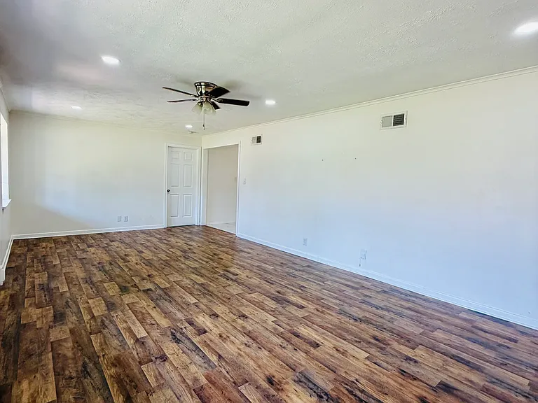 4224 Main St — Photo 4