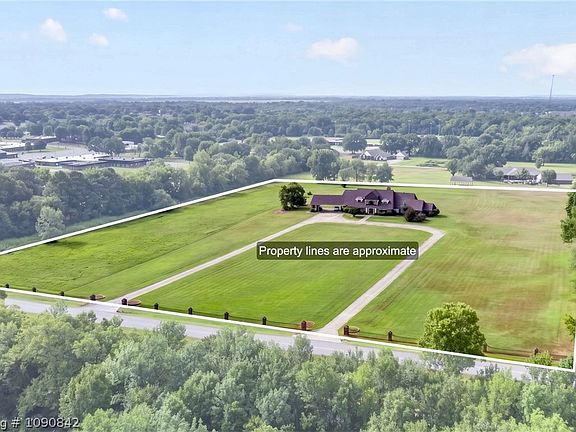 3rd image of 411 Mayfield Dr