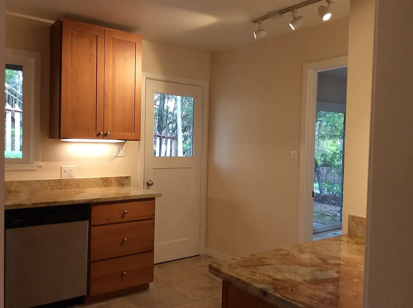 A 2-3 bedroom / 1 bathroom apartment in iconic San Anselmo — Photo 4