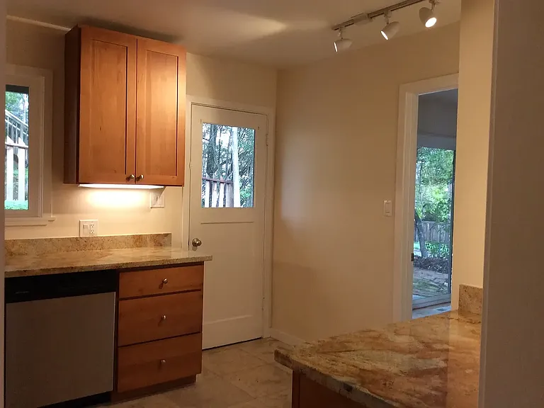 10 Ash Ave #A — Photo 4