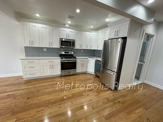 Rented by Metropolis International Realty Inc. | media 11