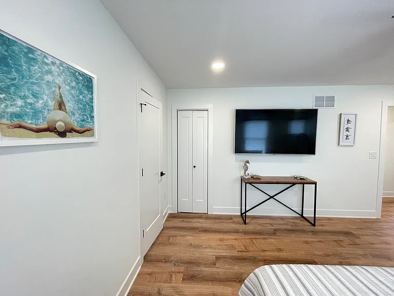 303 Forman Ave — Photo 18