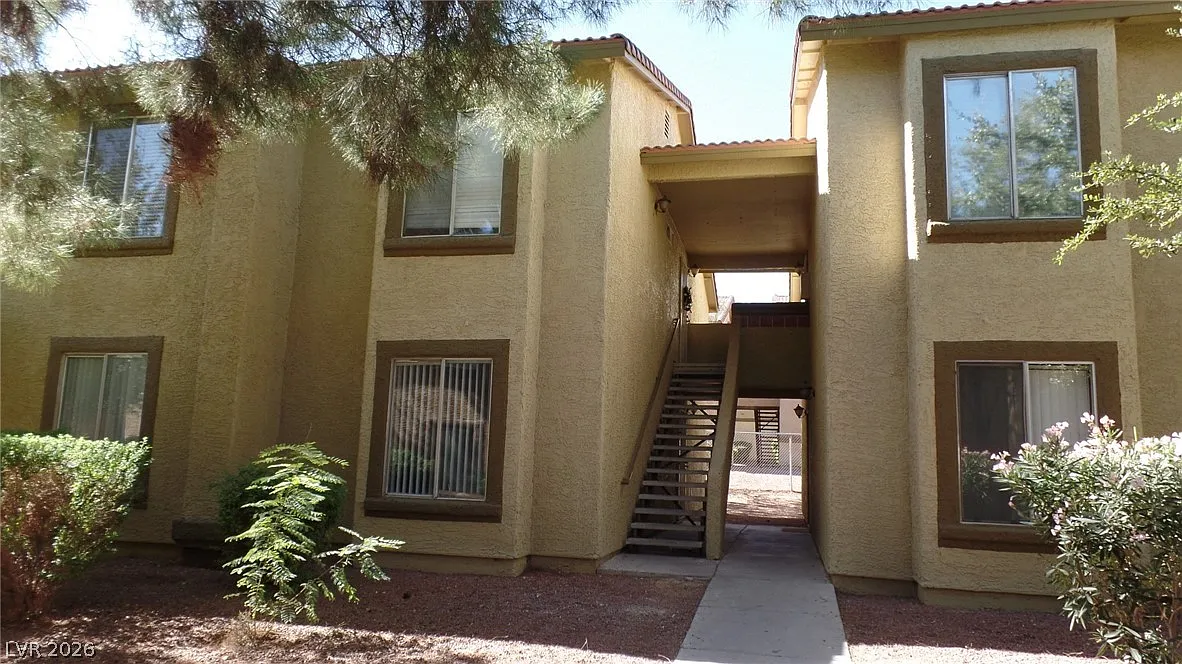 2 bed, 2.0 bath, 908 sqft, $1,235 — Photo 1