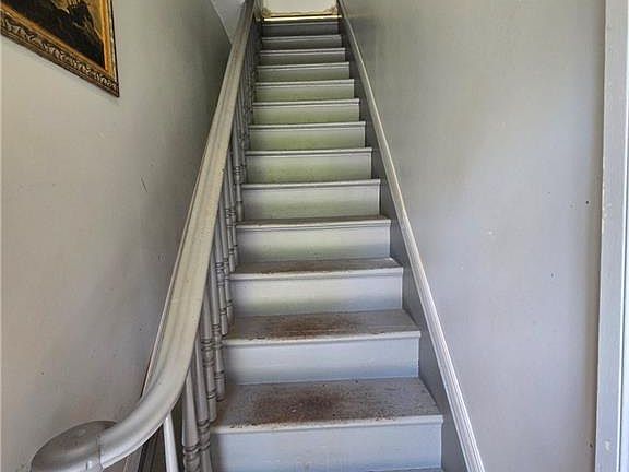 4th image of 44 Albert St W