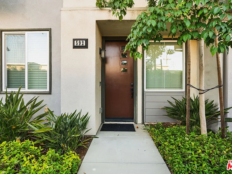 592 E Imperial Ave — Photo 4
