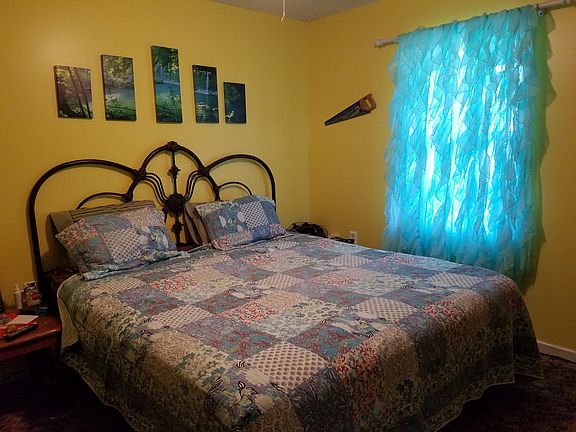 5th image of 186 Lauren Dr