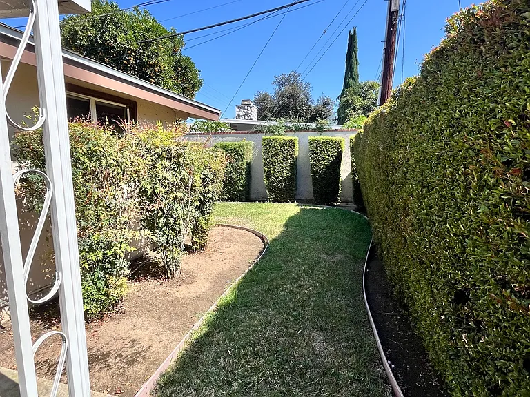 703 E Linfield St — Photo 25